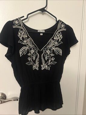 love on a hanger Black Short Sleeve V-Neck Top with White Floral Embroidery